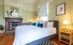 99 Kirkland Bed & Breakfast